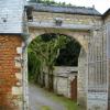 L'entrée principale du Chateau de la Cour des Prés.

The main entrance to the Chateau de la Cour des Prés.